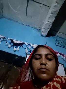 Snapshot of LUCKY_cut chatting on October 28, 2025, 11:29 pm LUCKY cut online show from October 28, 2025, 11:29 pm