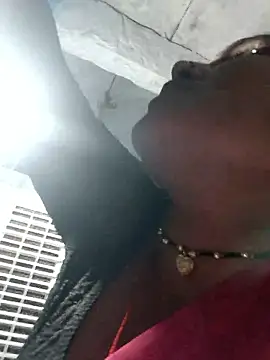 Snapshot of LUCKY_cut chatting on October 31, 2025, 8:37 am LUCKY cut online show from October 31, 2025, 8:37 am