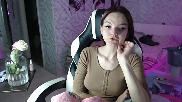 Kitti study online show from September 18, 2025, 3:25 pm