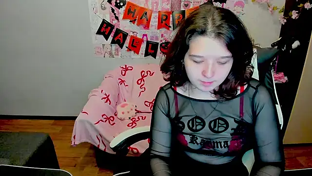 Snapshot of Acid_Kate chatting on October 20, 2025, 12:11 am Acid Kate online show from October 20, 2025, 12:11 am