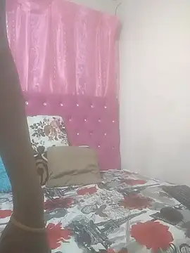 Snapshot of SweetSlenderChoc chatting on October 26, 2025, 6:03 pm SweetSlenderChoc online show from October 26, 2025, 6:03 pm