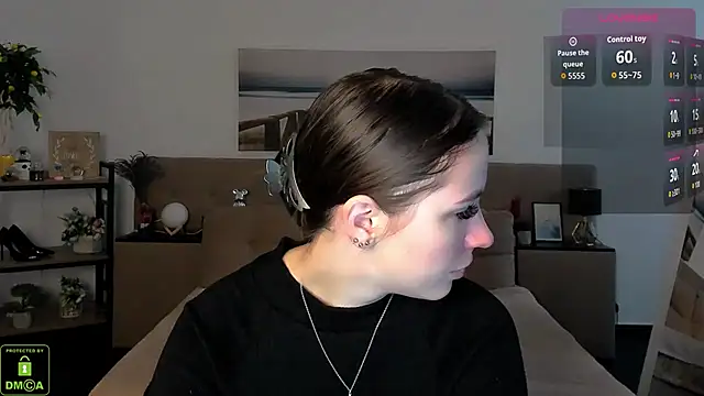 Snapshot of WildHoneyXO chatting on September 27, 2025, 5:45 am WildHoneyXO online show from September 27, 2025, 5:45 am