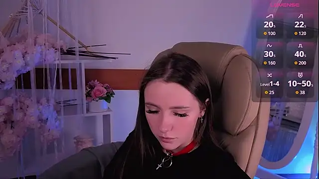 Snapshot of WildHoneyXO chatting on October 17, 2025, 6:05 am WildHoneyXO online show from October 17, 2025, 6:05 am