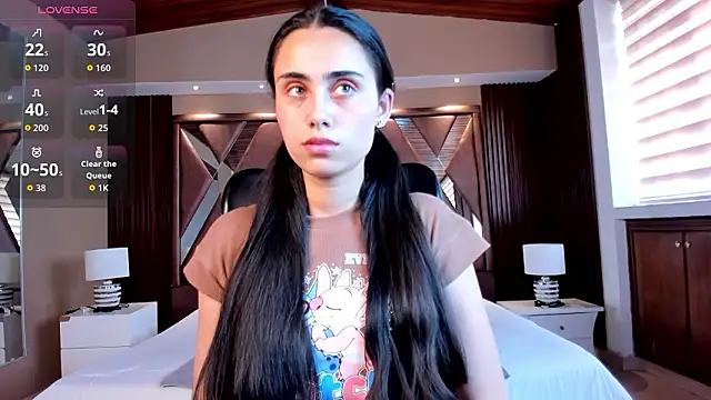 sofiapalacioss online show from February 14, 2026, 6:48 pm