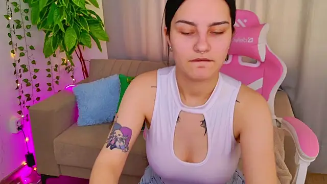 Snapshot of Angel_Braun chatting on October 17, 2025, 11:24 am Angel Braun online show from October 17, 2025, 11:24 am