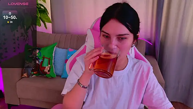 Snapshot of Angel_Braun chatting on October 23, 2025, 10:25 am Angel Braun online show from October 23, 2025, 10:25 am