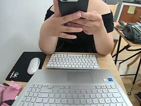 Hana Mina online show from September 25, 2025, 7:39 pm