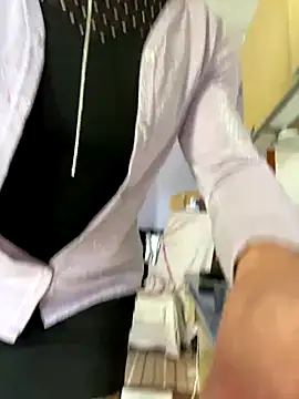 Snapshot of vikinylon chatting on September 17, 2025, 11:23 am vikinylon online show from September 17, 2025, 11:23 am