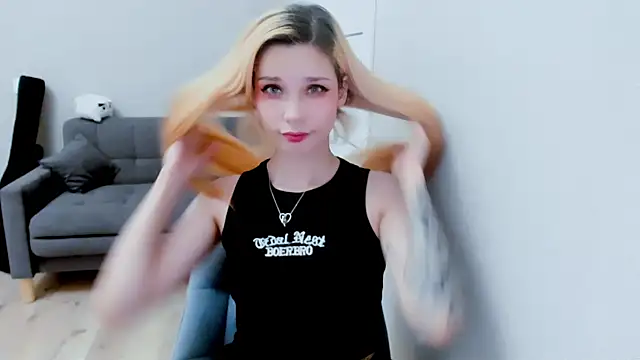 Snapshot of Kitten_Alissa chatting on September 14, 2025, 8:08 pm Kitten Alissa online show from September 14, 2025, 8:08 pm