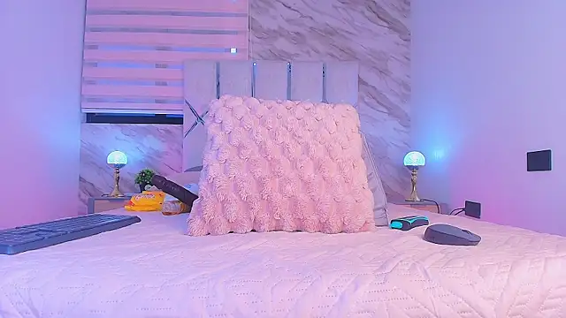 collet 1 online show from November 20, 2025, 12:05 pm