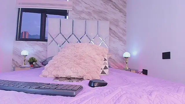 collet 1 online show from November 24, 2025, 12:05 pm