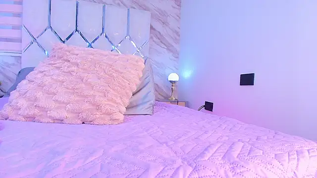 collet 1 online show from November 26, 2025, 11:55 am