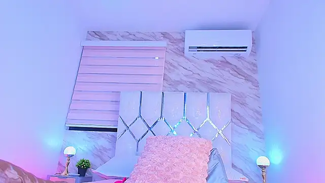 collet 1 online show from December 5, 2025, 12:03 pm