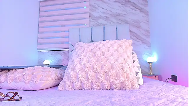 collet 1 online show from December 15, 2025, 11:58 am