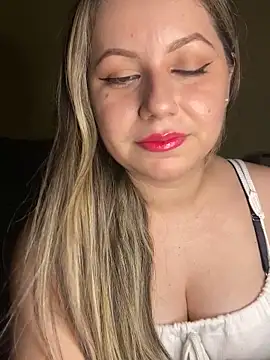 Model930 online show from September 25, 2025, 6:33 pm