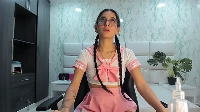 Snapshot of ValerySkinnyy chatting on October 11, 2025, 11:36 pm ValerySkinnyy online show from October 11, 2025, 11:36 pm