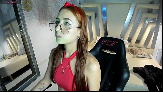 ValerySkinnyy online show from May 1, 2026, 3:33 am
