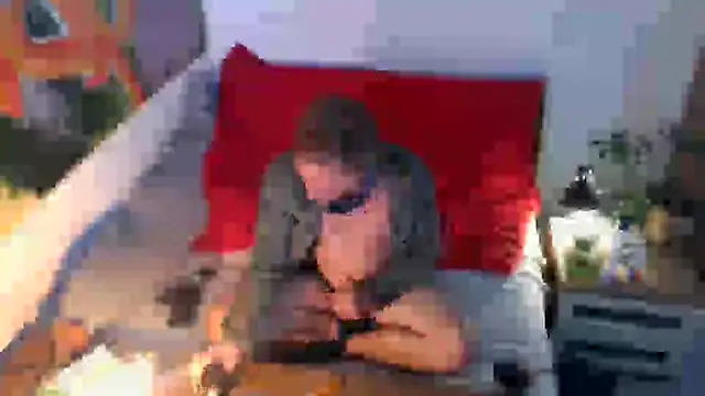 Snapshot of EdelHolz91 chatting on October 2, 2025, 2:57 pm EdelHolz91 online show from October 2, 2025, 2:57 pm