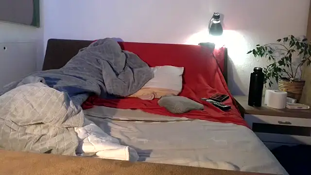 Snapshot of EdelHolz91 chatting on October 3, 2025, 5:37 am EdelHolz91 online show from October 3, 2025, 5:37 am