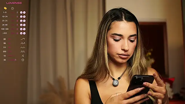 ItalianGirl online show from October 3, 2025, 7:00 pm