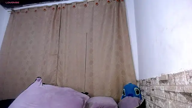 Snapshot of Bicky_24 chatting on April 15, 2026, 8:21 am Bicky 24 online show from April 15, 2026, 8:21 am