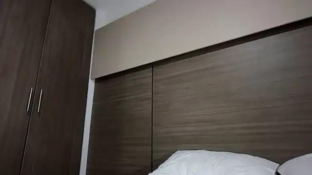 Snapshot of Liiz_01 chatting on November 9, 2025, 1:26 am Liiz 01 online show from November 9, 2025, 1:26 am