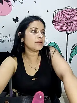 Snapshot of ValerieLove_ chatting on September 23, 2025, 7:28 pm ValerieLove online show from September 23, 2025, 7:28 pm