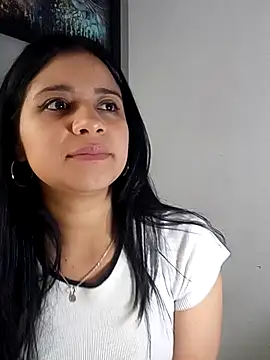 Snapshot of ValerieLove_ chatting on October 1, 2025, 7:20 pm ValerieLove online show from October 1, 2025, 7:20 pm