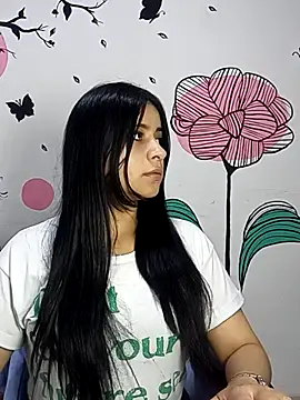 Snapshot of ValerieLove_ chatting on October 8, 2025, 7:22 pm ValerieLove online show from October 8, 2025, 7:22 pm