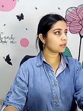 Snapshot of ValerieLove_ chatting on October 13, 2025, 7:47 pm ValerieLove online show from October 13, 2025, 7:47 pm