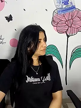 Snapshot of ValerieLove_ chatting on October 18, 2025, 7:42 am ValerieLove online show from October 18, 2025, 7:42 am