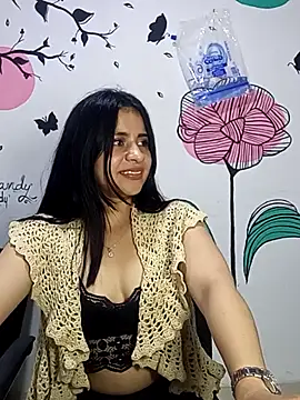 Snapshot of ValerieLove_ chatting on October 19, 2025, 12:00 am ValerieLove online show from October 19, 2025, 12:00 am