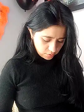 Snapshot of ValerieLove_ chatting on October 29, 2025, 7:37 pm ValerieLove online show from October 29, 2025, 7:37 pm