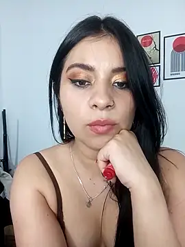 ValerieLove  online show from March 6, 2026, 11:01 pm