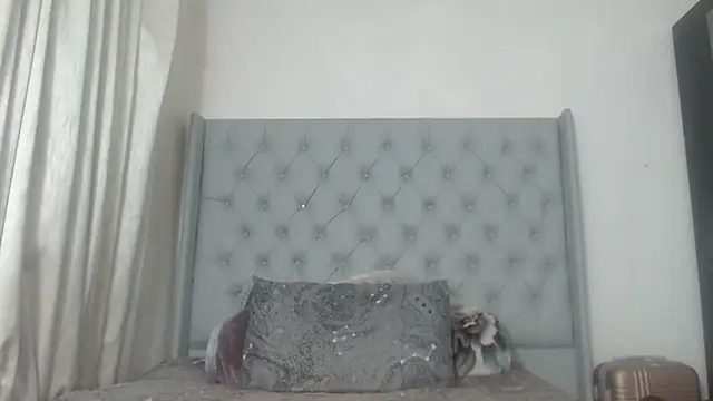 BeautyQueenX22 online show from June 18, 2026, 7:29 pm
