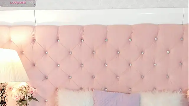 CaterinaRomano online show from November 4, 2025, 2:27 pm