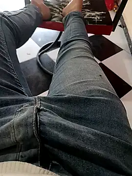 Snapshot of anis3g4 chatting on October 7, 2025, 12:02 pm anis3g4 online show from October 7, 2025, 12:02 pm