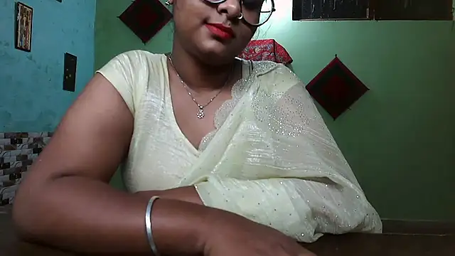 Snapshot of DearKimmi chatting on November 1, 2025, 6:43 pm DearKimmi online show from November 1, 2025, 6:43 pm