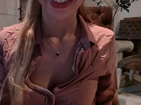 Snapshot of Marrr-hot chatting on November 6, 2025, 1:06 am Marrr-hot online show from November 6, 2025, 1:06 am