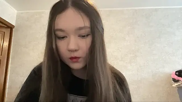 Snapshot of Pikmigirl18 chatting on September 10, 2025, 1:33 pm Pikmigirl18 online show from September 10, 2025, 1:33 pm