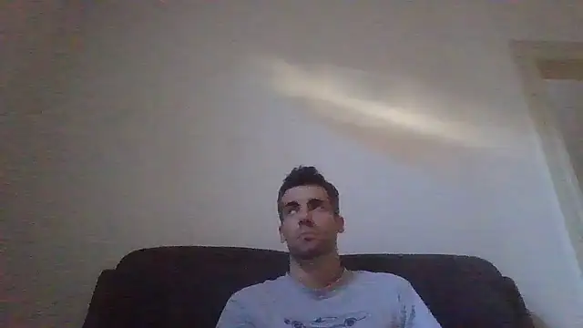 Snapshot of JulioIsHere4you chatting on September 19, 2025, 6:59 am JulioIsHere4you online show from September 19, 2025, 6:59 am