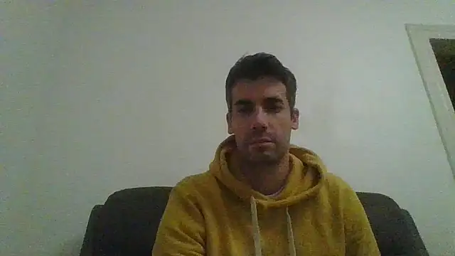 Snapshot of JulioIsHere4you chatting on October 5, 2025, 1:26 am JulioIsHere4you online show from October 5, 2025, 1:26 am