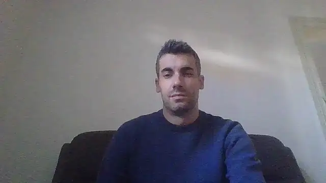 Snapshot of JulioIsHere4you chatting on October 18, 2025, 10:27 am JulioIsHere4you online show from October 18, 2025, 10:27 am