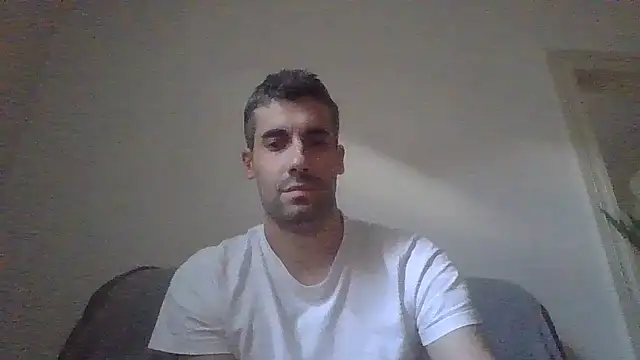 Snapshot of JulioIsHere4you chatting on October 26, 2025, 2:01 pm JulioIsHere4you online show from October 26, 2025, 2:01 pm