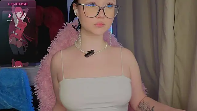 Snapshot of hornyprincess19 chatting on October 23, 2025, 2:22 am hornyprincess19 online show from October 23, 2025, 2:22 am