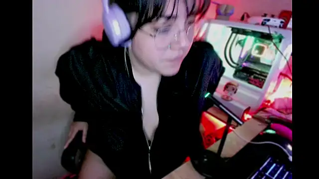 Snapshot of PinkDenial chatting on September 14, 2025, 4:17 pm PinkDenial online show from September 14, 2025, 4:17 pm