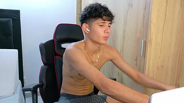 Noah-Garcia online show from October 3, 2025, 7:33 pm