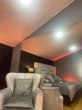 Samantha Milf   online show from January 16, 2026, 8:46 pm