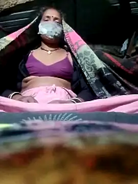 Snapshot of CUTE-004 chatting on November 9, 2025, 4:49 pm CUTE-004 online show from November 9, 2025, 4:49 pm