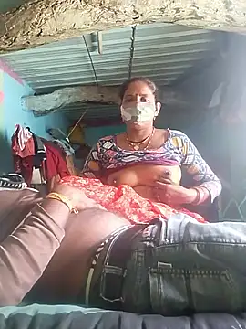 Snapshot of CUTE-004 chatting on November 16, 2025, 8:20 am CUTE-004 online show from November 16, 2025, 8:20 am